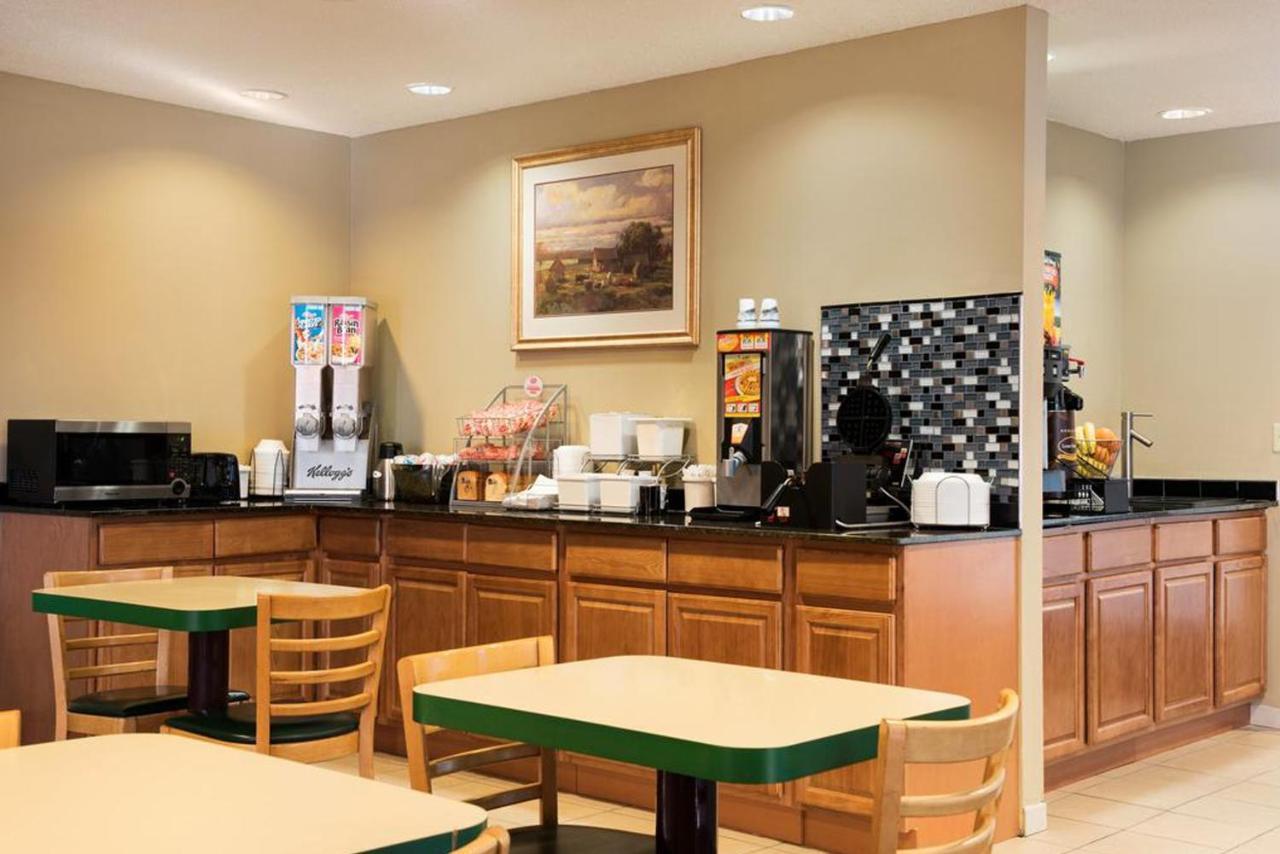 Coratel Inn & Suites By Jasper New Richmond מראה חיצוני תמונה