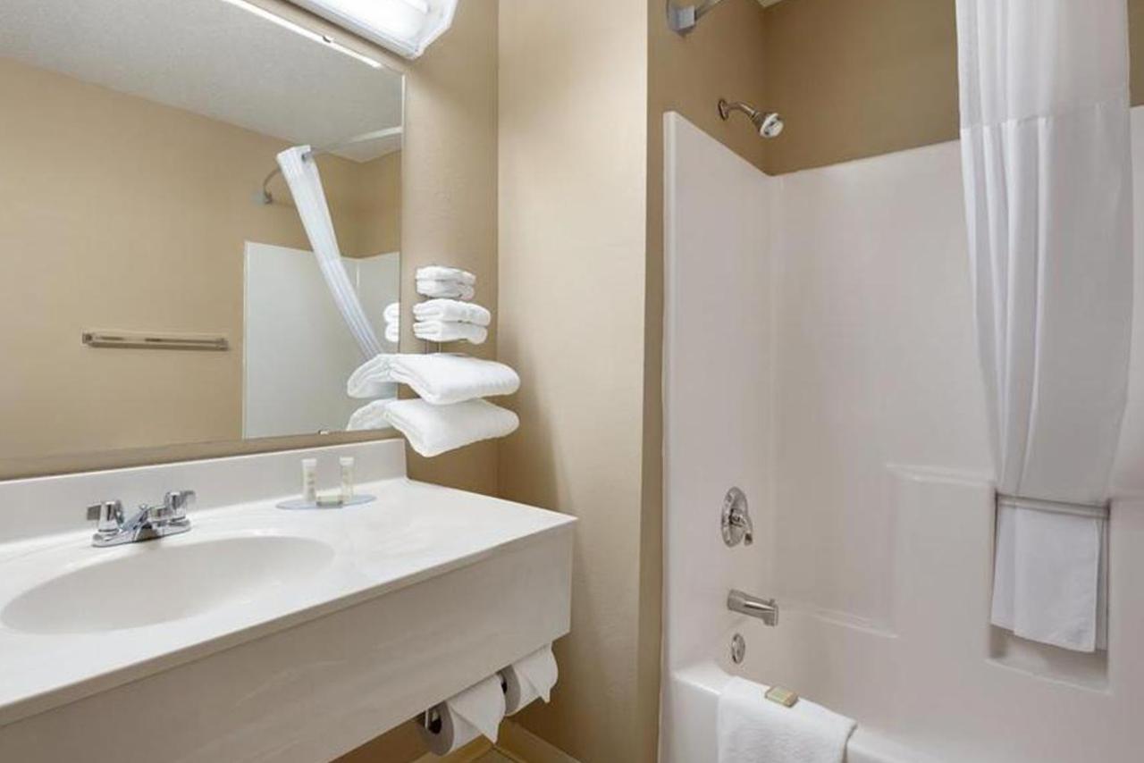 Coratel Inn & Suites By Jasper New Richmond מראה חיצוני תמונה
