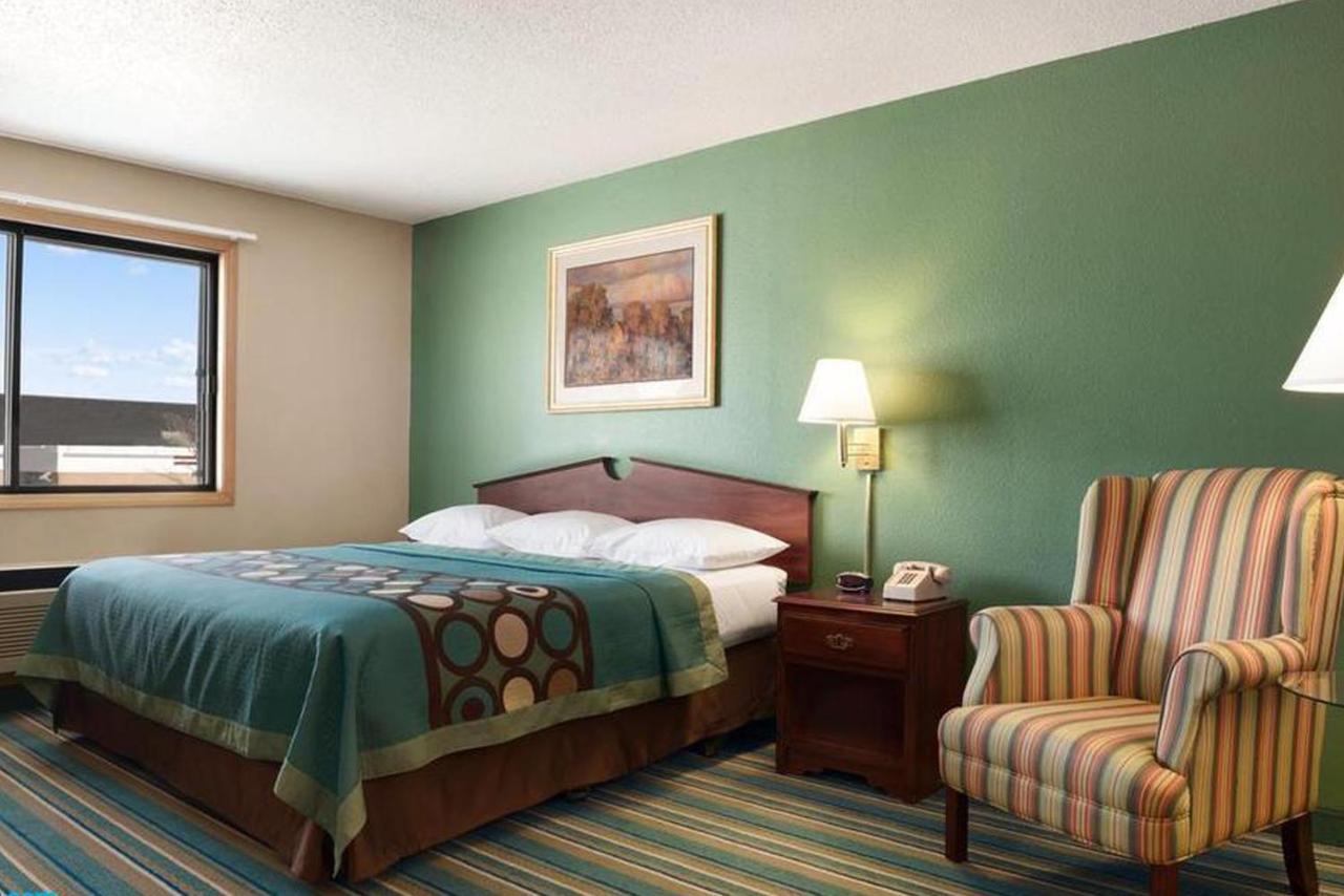 Coratel Inn & Suites By Jasper New Richmond מראה חיצוני תמונה