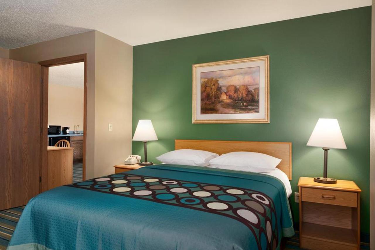 Coratel Inn & Suites By Jasper New Richmond מראה חיצוני תמונה