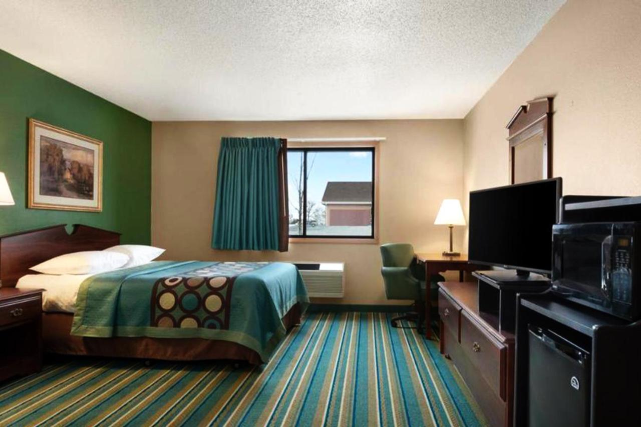 Coratel Inn & Suites By Jasper New Richmond מראה חיצוני תמונה